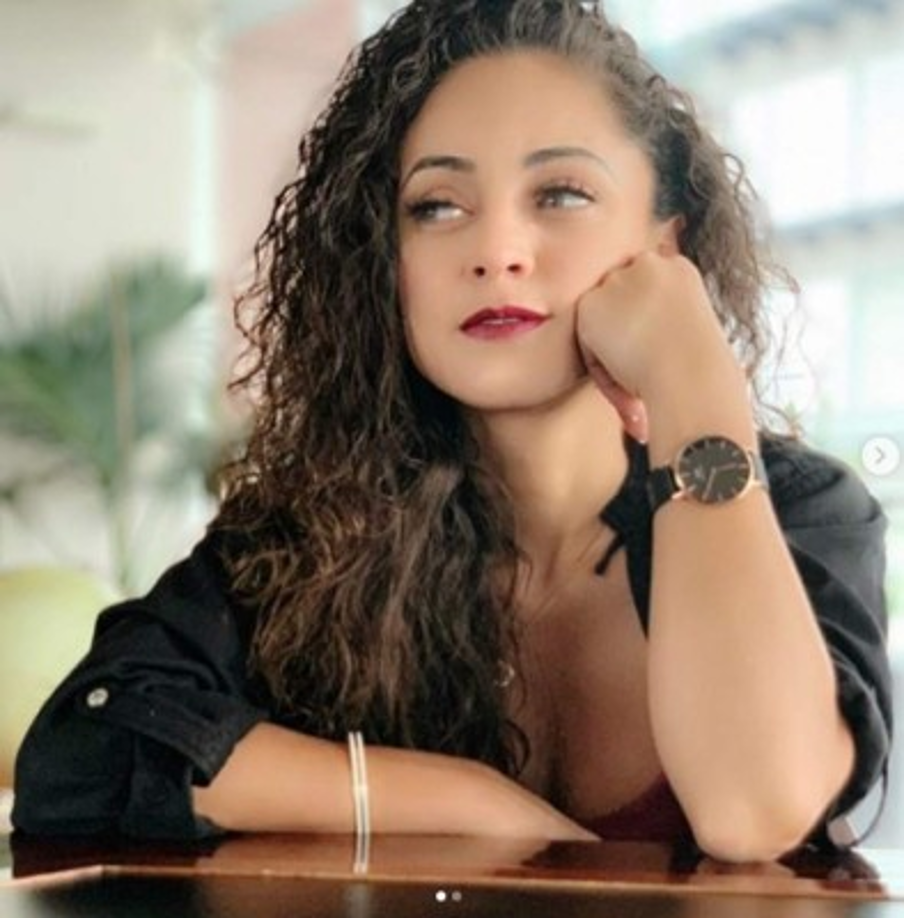 La actriz mexicana que comenzó sus estudios de actuación en la Academia de Pedro Camacho Chávez y Alberto Estrella, pero culminó en los talleres del CEA en Televisa.