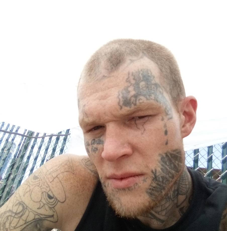 Trent William Millsap fue asesinado a tiros por la policía SWAT de California después de ser rastreado hasta un apartamento en Anaheim, California. El enfrentamiento entre Millsap y SWAT llevó a que el sospechoso fuera derribado.