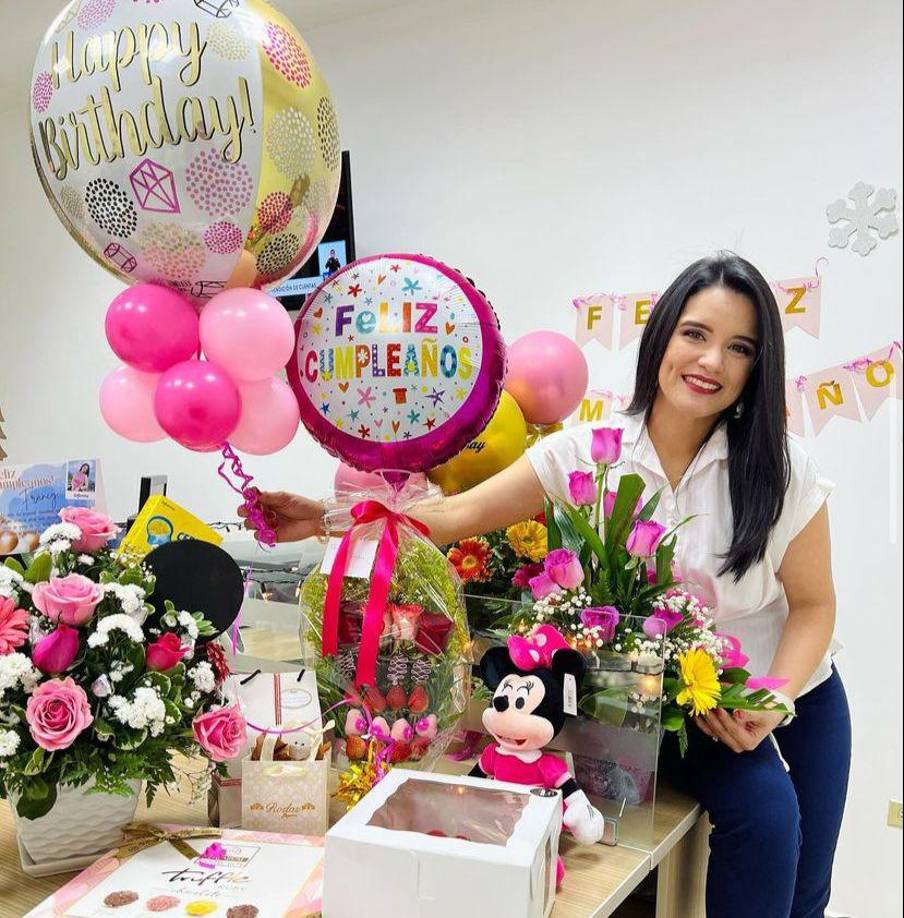 Compartió en sus redes sociales las sorpresas que ha recibido este día por motivo de su cumpleaños. 