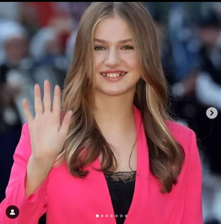 Leonor de Borbón y Ortiz es la actual princesa de Asturias y primera en la línea de sucesión al trono español, como primogénita del rey Felipe VI y su consorte, la reina Letizia.