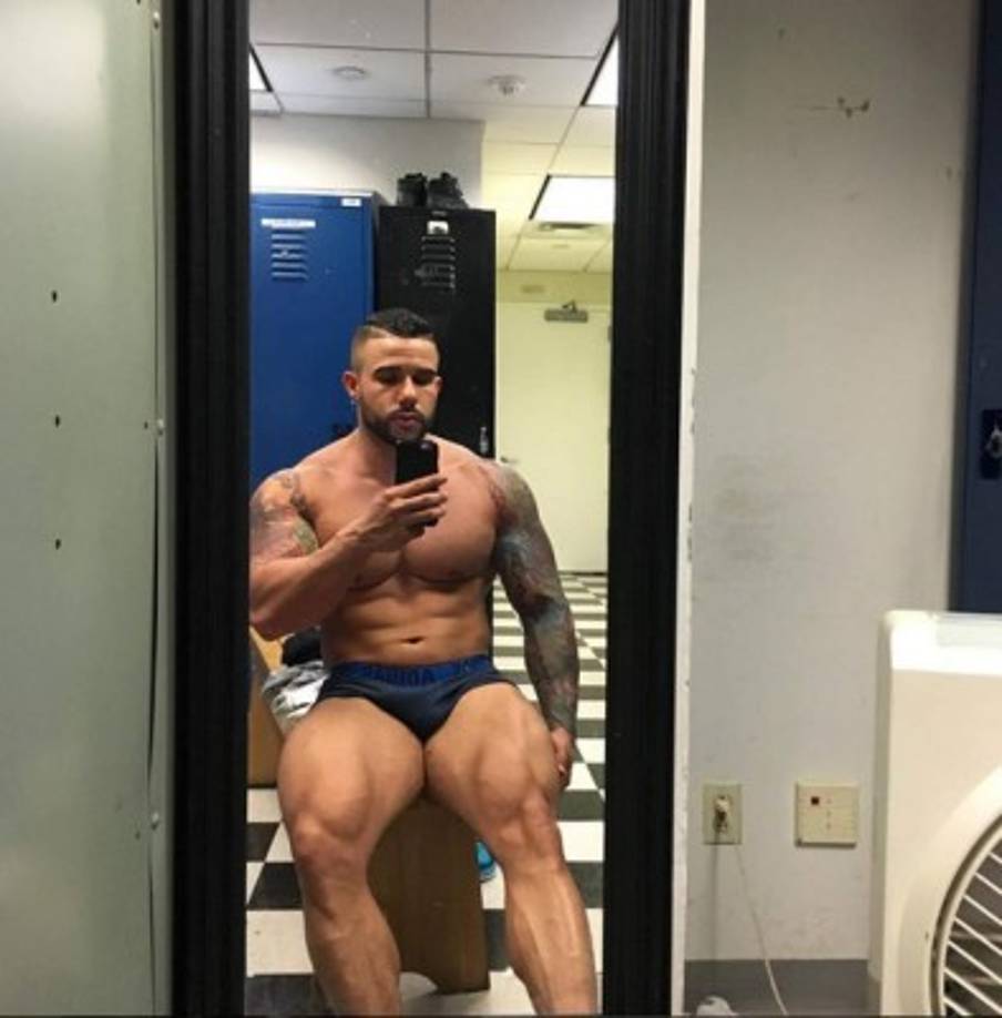 El agente sabe lo que las chicas quieren y les regala selfies de sus entrenos.