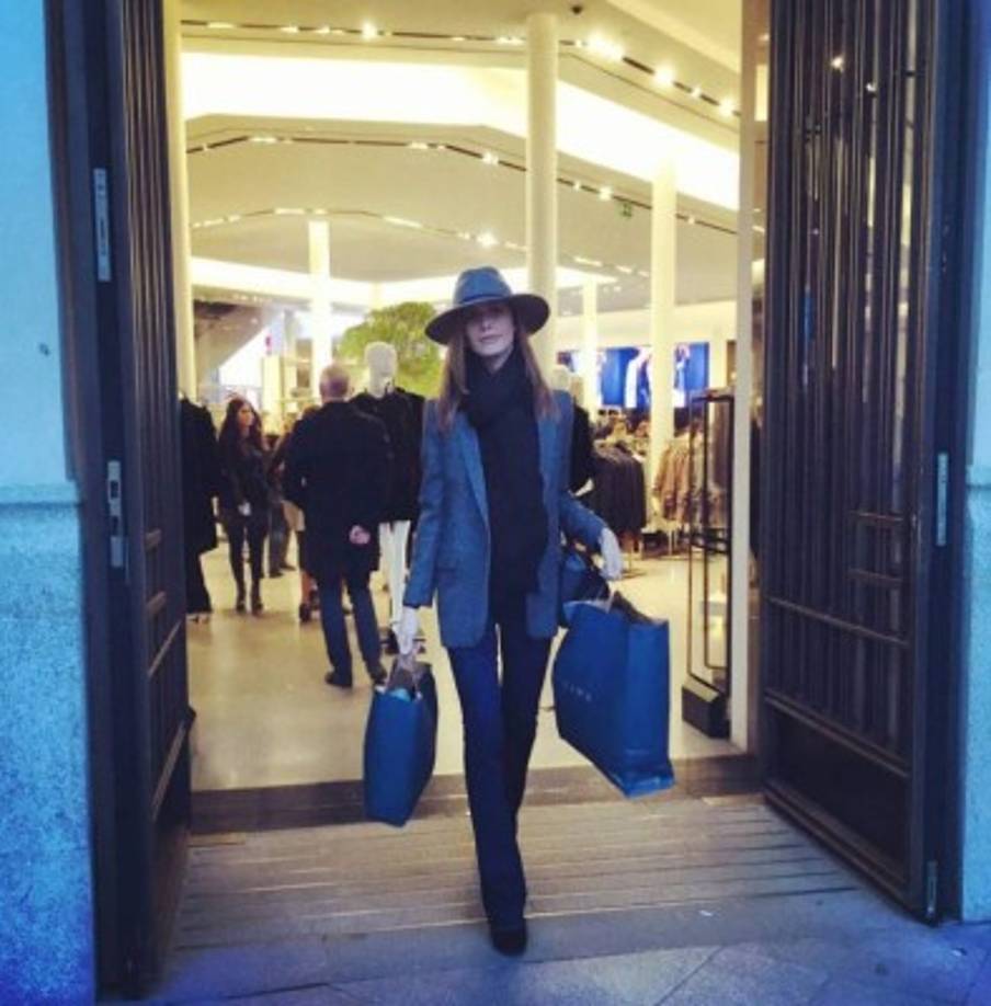 En declaraciones a la AFP, después de que el certamen revirtió una política de larga data en 2012 sobre que las participantes debían ser mujeres 'nacidas naturalmente', dijo: '¿Quién no ha sufrido prejuicios? ¿Quién no ha tenido que lidiar con la intimidación?'<br/><br/>'Tener una vagina no me transformó en mujer. Soy una mujer, ya antes de nacer, porque mi identidad está aquí (en mi cabeza).', dijo la Miss España 2018.