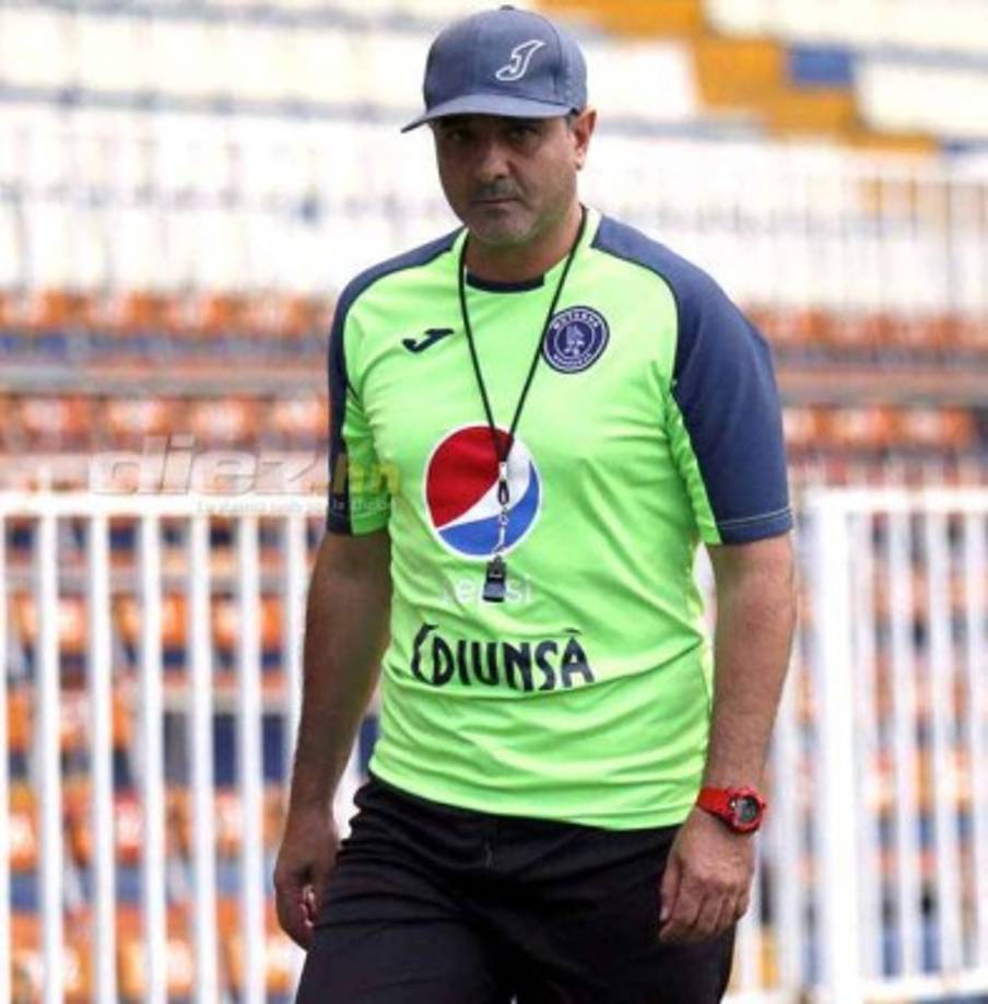Diego Vázquez: El entrenador argentino del Motagua ha sido vinculado en los últimos días con el Municipal de Guatemala, uno de los históricos del fútbol chapín. 'Comunicación directa no he tenido con nadie solo con mi representante y acercamiento parecido a lo que pasó con Herediano', dijo el DT de los azules.