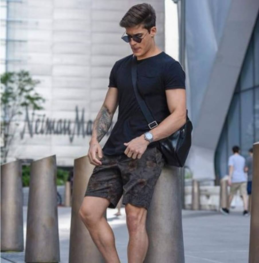 'Él es bisexual, le gustan los hombres y las mujeres, pero en el momento en que estuvo con nosotros se quedó con nosotros. Terminamos porque se fue a perseguir su sueño de convertirse en jugador de fútbol', explicó el masajista Hans Madrid sobre Tiago Ramos.