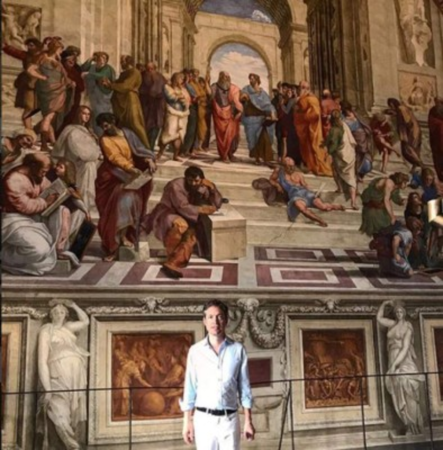 A los 26 años el millonario ya dirigía su propio fondo de inversión, Alpha Group, con el cual manejó activos de 456 millones de euros. En 2004 lo vendió al Banco Safra por una cifra no conocida, esto fue aprovechado por los titulares en la prensa de Wall Street.