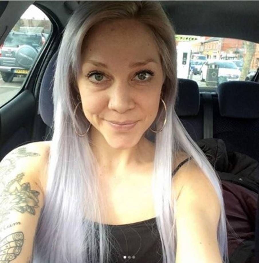 'Siempre creí que nunca volvería a concentrarme en el pasado, pero al estar despierta toda la noche me di cuenta de que ocasionalmente tengo que mirar hacia atrás para recordar lo lejos que he llegado y lo lejos que estoy de ese lugar y esa persona que solía ser', reconoció en uno de sus tantos mensajes de superación en su cuenta de Instagram.