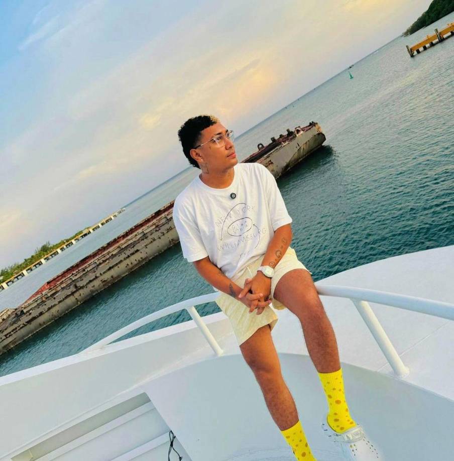 ”Me discriminaron gente, y eso que ando mi visa mexicana, estoy pagando y me están discrinando por mi color de piel y porque soy hondureño”, relató.