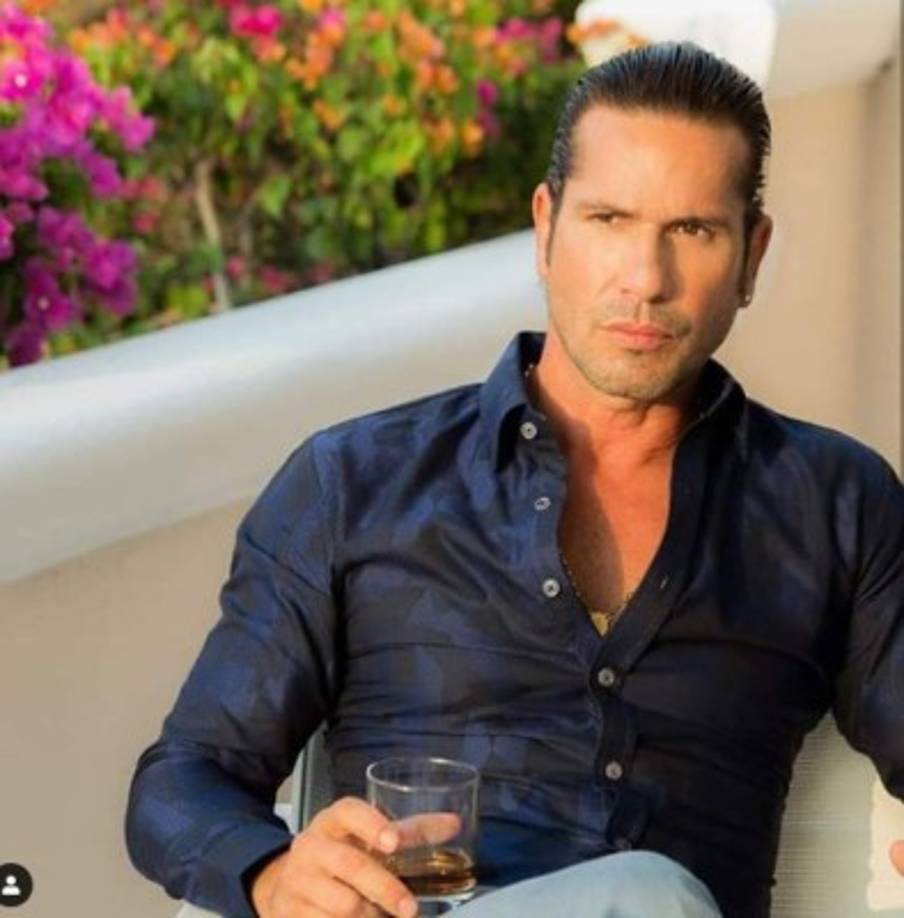 En el 2012 participó como villano secundario en la telenovela Corazón Valiente de la cadena estadounidense Telemundo, con el papel del Verdugo en donde interpretó a un narcotraficante siendo su mujer Fernanda del Castillo (Aylin Mujica) y con una obsesión por Fabiola Arroyo (Brenda Asnicar).<br/><br/>