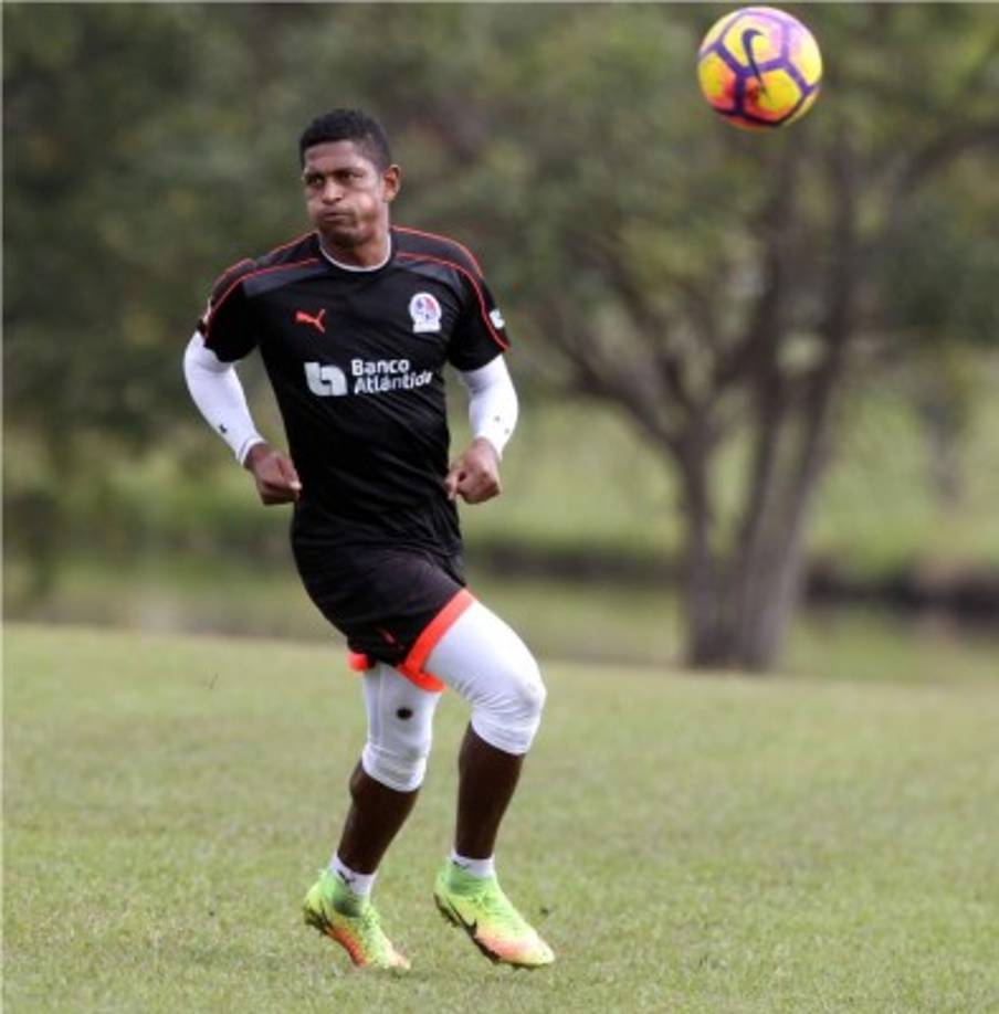 Carlo Costly ya se integró a los entrenamientos del Olimpia y todo hace indicar que se quedará en el club albo luego de que el entrenador del equipo Santiago Wanderers de Chile negara que este interasado en el delantero hondureño.