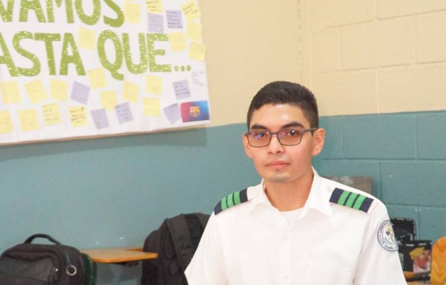 Fabricio Ramos, afirmó que una de sus pasiones es la ciencia y dado a esa afinidad, ya tiene en su mente estudiar una de tres carreras, como ser: una Ingienería en Sistemas, Licenciatura en Ciencias Naturales o Biología Marína. 