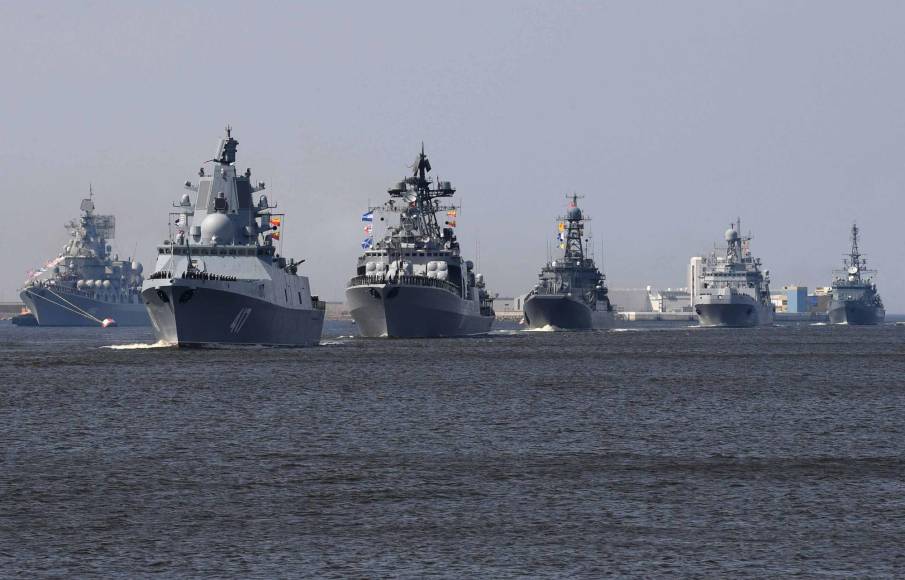 Mientras, la Armada rusa anunció hoy maniobras a gran escala “en todas las zonas de responsabilidad de la flota” con la participación de más de 140 buques, 60 aviones y casi 10,000 soldados.