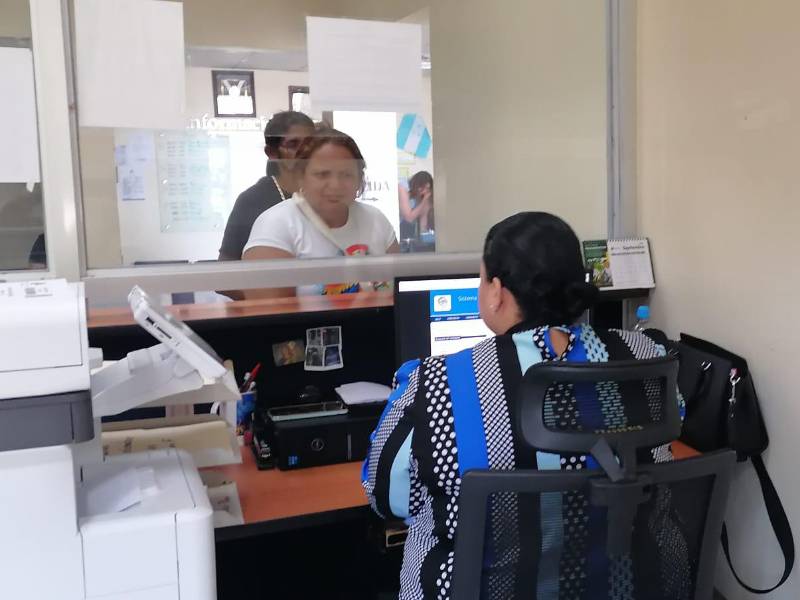 Son muchas las persoas que llegan a las oficinas de los juzgados de La Ceiba para solicitar sus antecedentes penales.