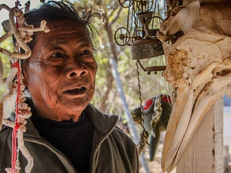 México. El Chamán en la tradición. Francisco Barret, chamán de la tribu de los Seris, en el municipio de Hermosillo Sonora. Recibió poderes a los 9 años.