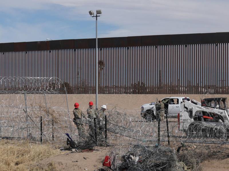 La Guardia Nacional de Texas refuerza la seguridad frente al muro en la frontera sur.