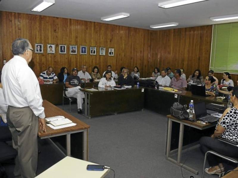 Los directores de escuelas normales tuvieron ayer una reunión para analizar ambas propuestas.
