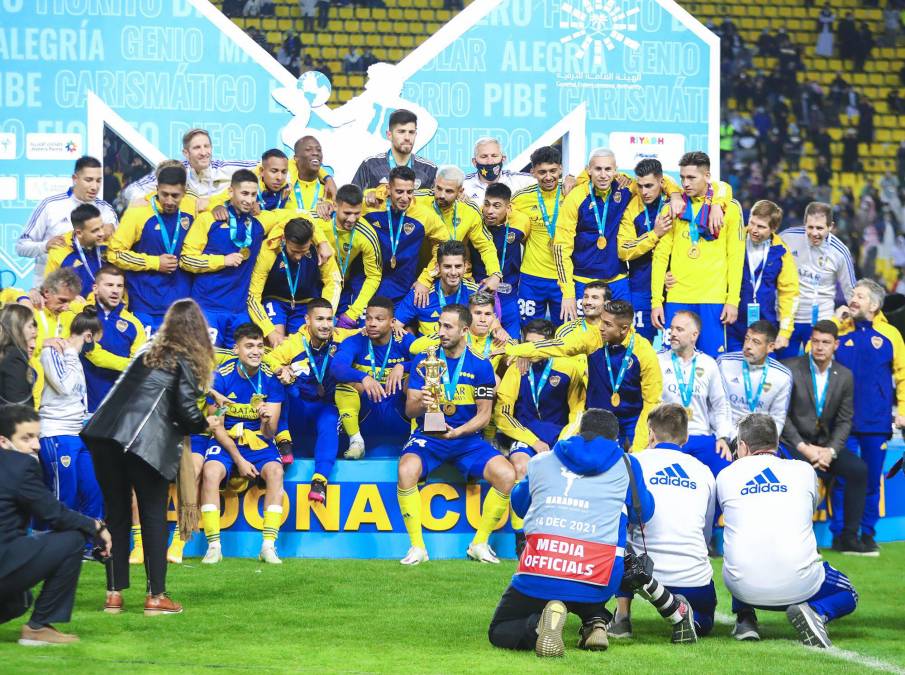 Los jugadores de Boca Juniors celebrando la conquista de la Copa Maradona.