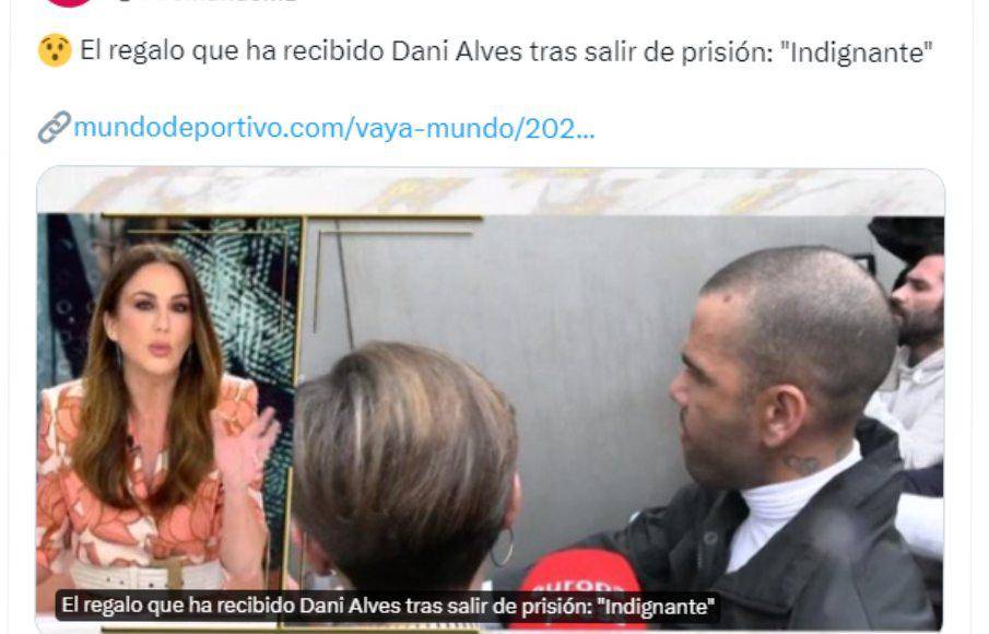 “¿Y qué le han traído a Alves? Nada más y nada menos que un ramo de flores. Ha recibido un ramo de flores. No ha salido él, obviamente, a recoger ese ramo. Ha salido alguien del servicio”, ha explicado la también conductora de ‘¡De Viernes!’”.