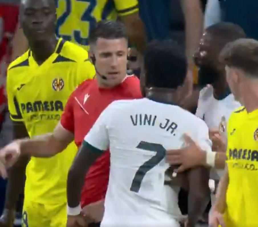 Revelan qué le dijo Vinicius al árbitro y sale a la luz empujón a empleado