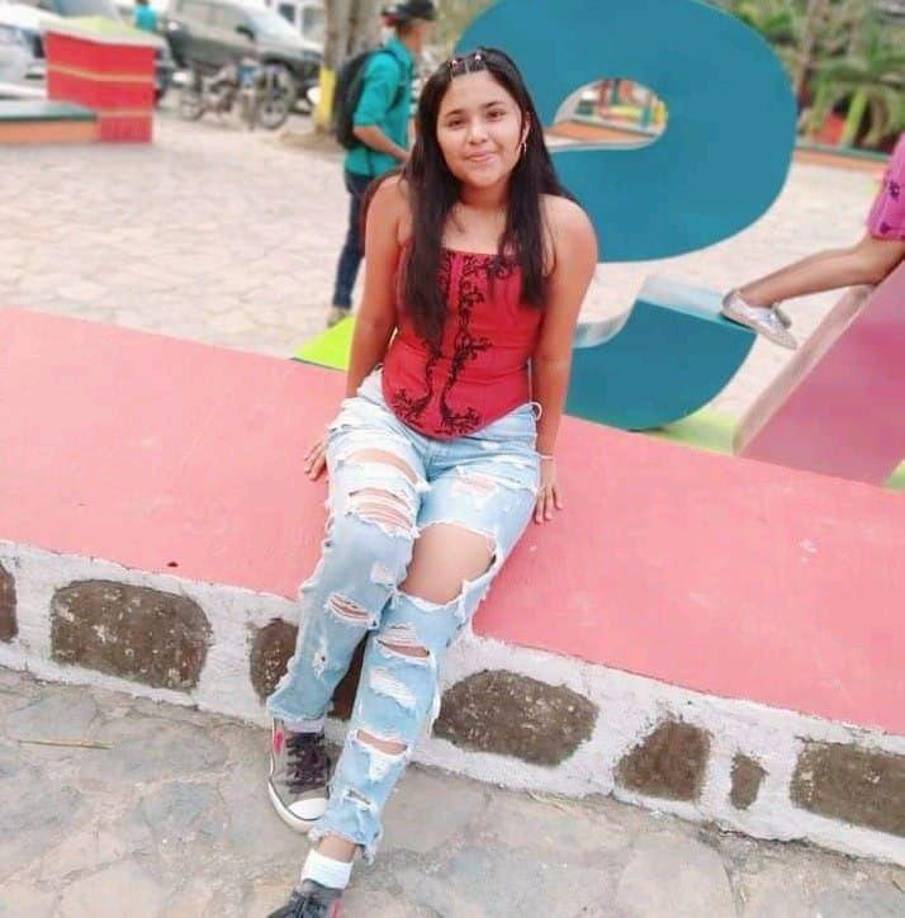 Mientras tanto, en las redes sociales los familiares y amigos de Flor Idalia lamentaban su terrible deceso y a su vez exigían justicia.