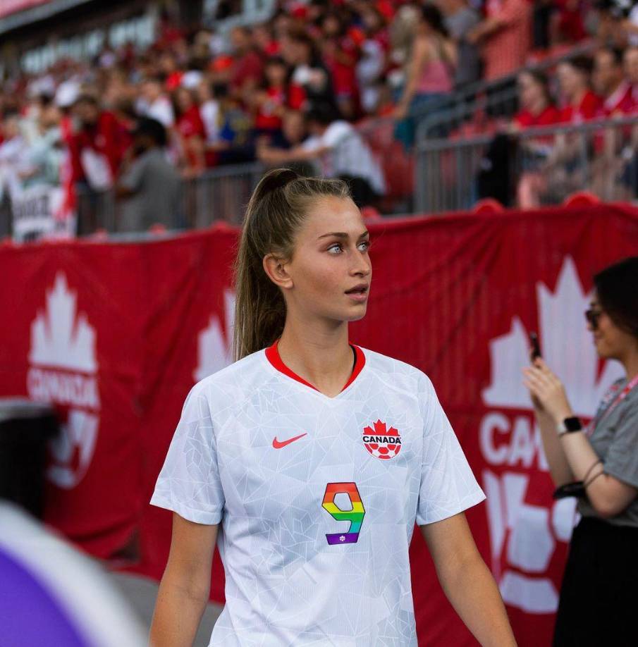 La hermosa Jordyn Huitema informó hace cuatro meses atrás el fin de su relación con Davies. Pero ahora, la chica nuevamente es noticia ya que presentó a su nuevo amor.