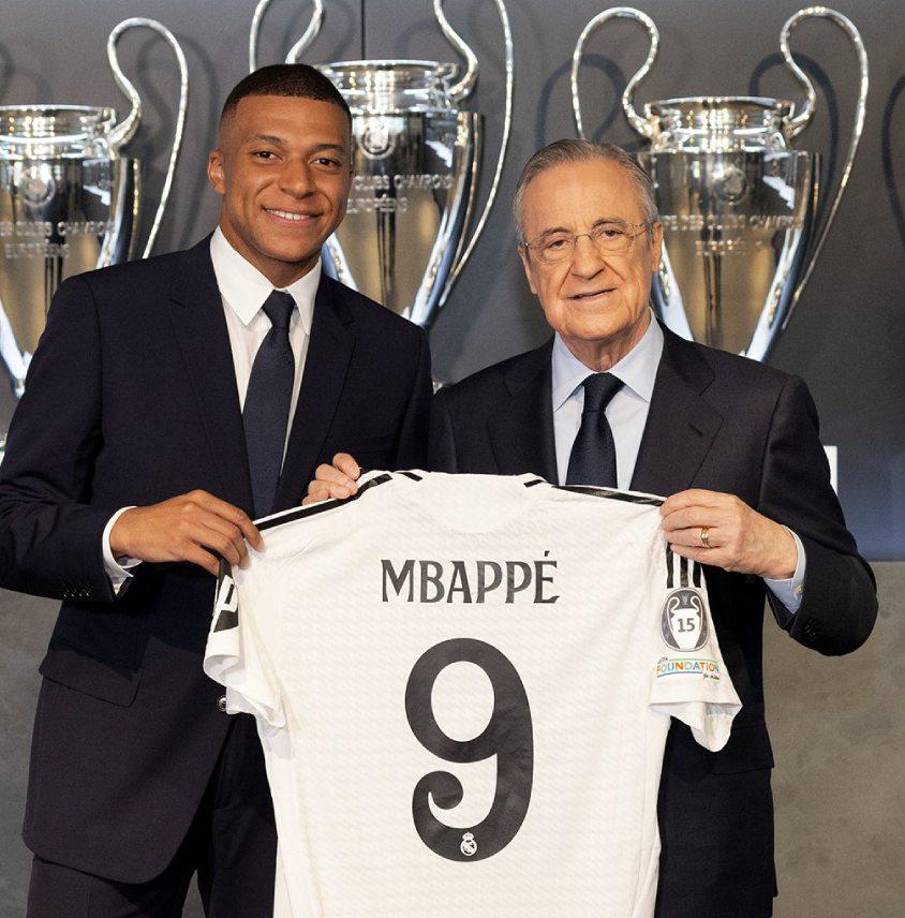Kylian Mbappé recibió la camiseta del Real Madrid y se le asignó el dorsal 9. 