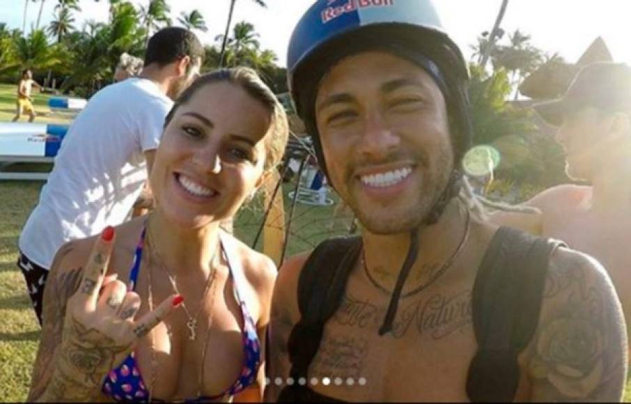 La pareja, que se desconoce cuando comenzó la relación, pasaron el Fin de Año juntos en las playas de Brasil. EL futbolista del Paris Saint Germain ha encontrado de nuevo el amor y de la mano de otra deportista