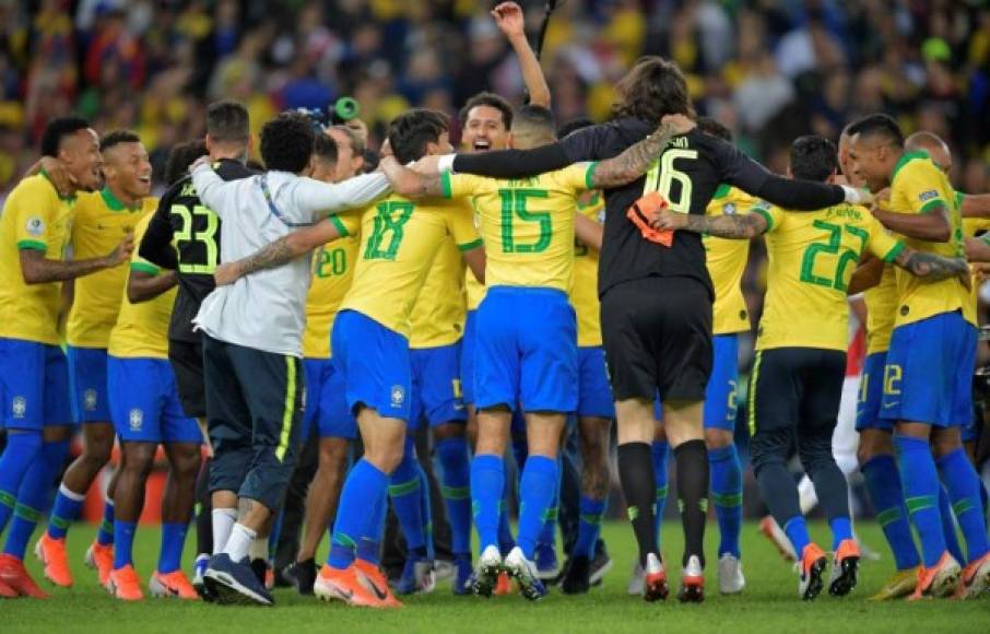 Los brasileños festejaron por todo lo alto la obtención de la Copa América.