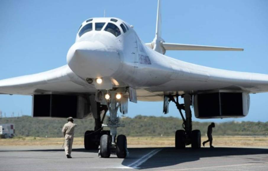 Rusia sorprendió este lunes a la Comunidad Internacional al enviar a Venezuela dos bombarderos para ejercicios militares destinados a la defensa del país sudamericano, cuyo presidente Nicolás Maduro denunció el pasado fin de semana un plan de golpe de Estado en curso liderado por Estados Unidos.