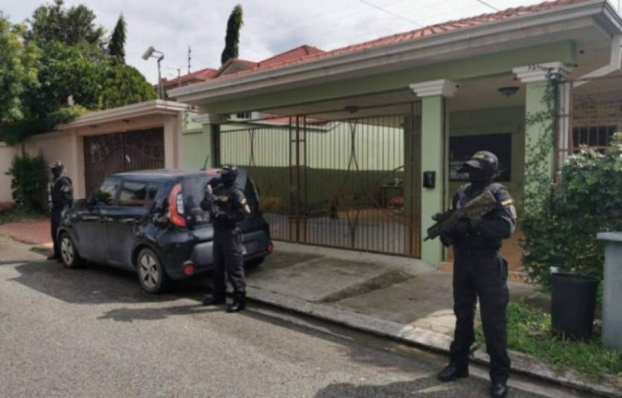 Agentes de la Fuerza Nacional Anti Maras y Pandillas (FNAMP) de la Policía Nacional desmantelaron este sábado un supuesto narcolaboratorio en residencial El Barrial de San Pedro Sula.