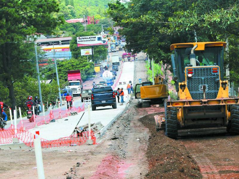 Los trabajos que se realizan en la carretera de salida a Danlí se ejecutan en las cercanías de la posta policial de Villa Vieja