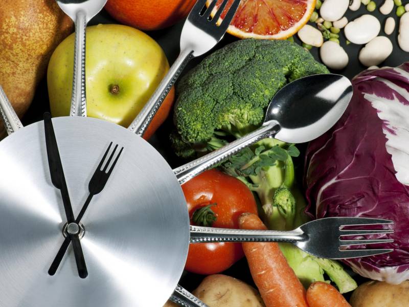 Este ayuno puede contribuir a la reducción de peso, a controlar la obesidad, e incluso a prevenir enfermedades crónicas.