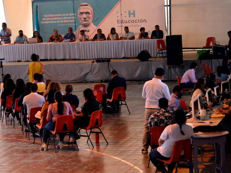 <b><span class=mln_uppercase_mln>Plazas.</span></b> Maestros en audiencias públicas.<span class=mln_uppercase_mln> </span>