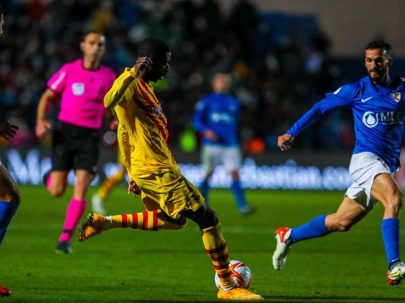 Dembélé en el momento que saca el zurdazo que se fue al fondo de las redes.