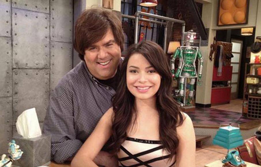 Dan Schneider, quien contribuyó significativamente a lanzamientos de carretas de estrellas como Josh Peck, Drake Bell, Miranda Cosgrove, Ariana Grande, Jamie Lynn Spears, entre otros, dejó de formar parte de la plantilla de productores de Nickelodeon en 2018 después de 25 años de colaboración. Ninguna de las dos partes informó las causas de este rompimiento laboral. 