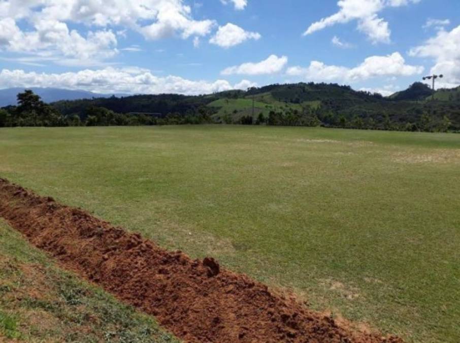 En el sector de Los Dolores, El Merendón, Ocotepeque, se encuentra este campo de fútbol.