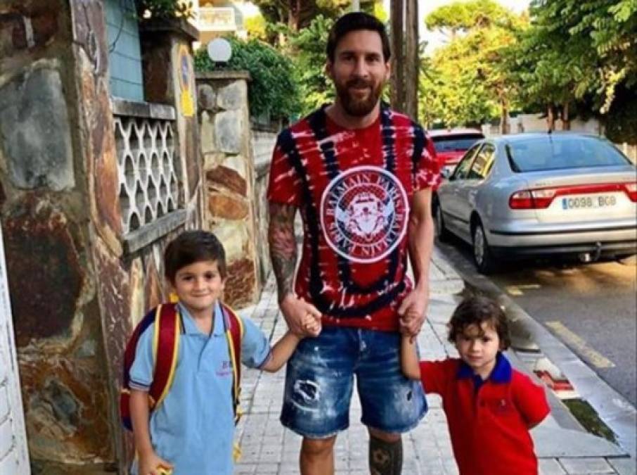 Messi mostró su lado más paternal llevando a sus hijos de vuelta al colegio.