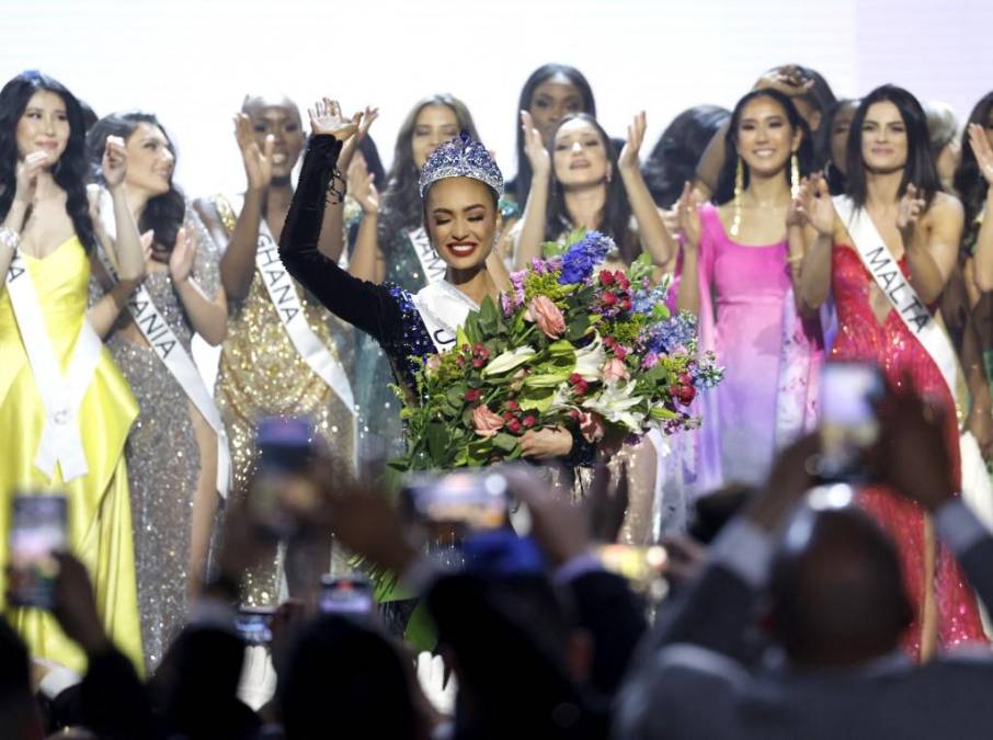 La nueva Miss Universo, de 28 años, es la novena ganadora del certamen para su país. Venezuela se ha alzado con la corona siete veces y la República Dominicana una, en 2003.