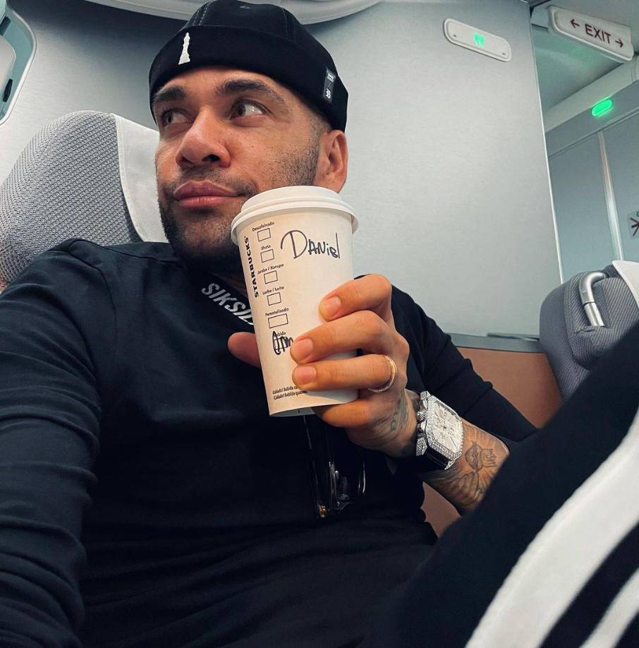 “Entendemos el deber de información y el interés que despierta este procedimiento judicial, al ser procesado un personaje conocido, ahora bien, dicho extremo no legitima la publicación y/o emisión de informaciones cuyo único resultado es incrementar el evidente sufrimiento” de la víctima, agrega el comunicado.