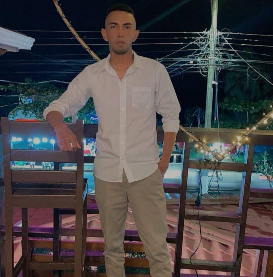 Familiares y amigos se mostraron consternados por el lamentable deceso del oficial de Policía. 