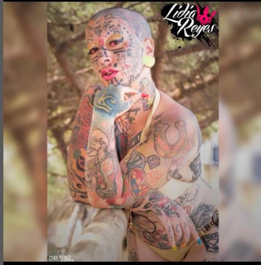 Según consignó Infobae, la mujer reveló a través de su canal de YouTube un tiempo atrás que comenzaría a eliminar los tatuajes de su rostro.