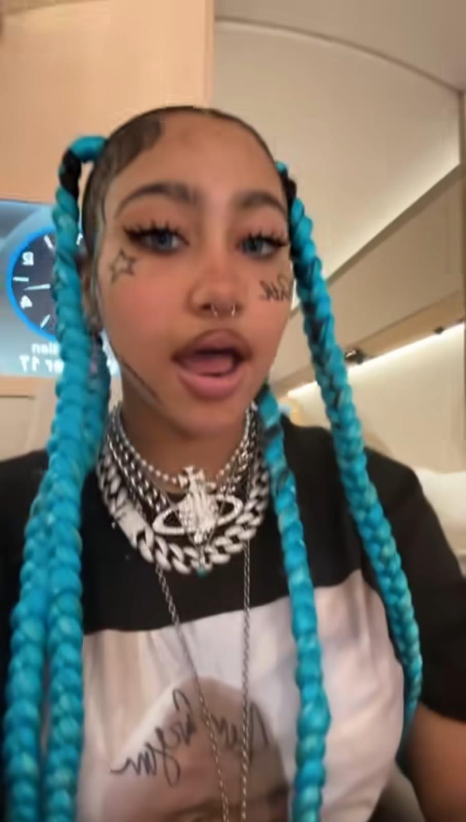 ¿Nuevo look? North West, hija de Kim Kardashian, se tatúa el rostro