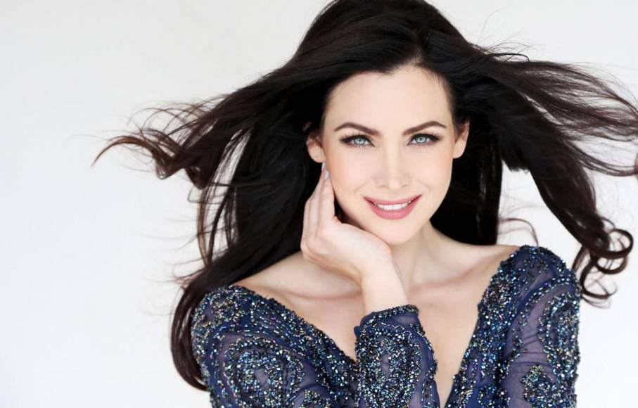 Natalie Glevoba - Modelo, escritora y exreina de belleza ruso-canadiense que ganó Miss Canadá 2005 y más tarde ese mismo año Miss Universo 2005 en Tailandia, se quedó con el título sin mayores problemas ni controversia, pero su propio país Canadá es el que le generó problemas, ya que se negó a reconocer su belleza y su mérito, alegando que Natalia era un claro ejemplo de estereotipos femeninos. Al poco tiempo recibió disculpas públicas.