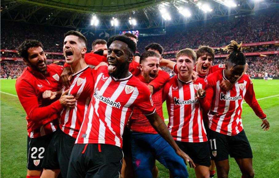 La locura de los jugadores del Athletic Club de Bilbao tras el gol de Iñaki Williams.