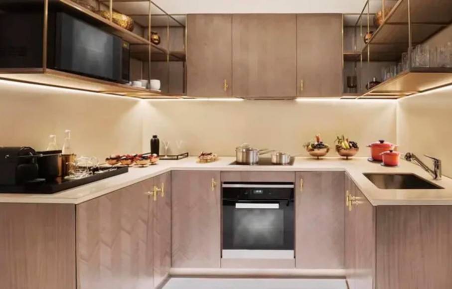 La cocina de la habitación donde se hospeda Cristiano Ronaldo y su familia.