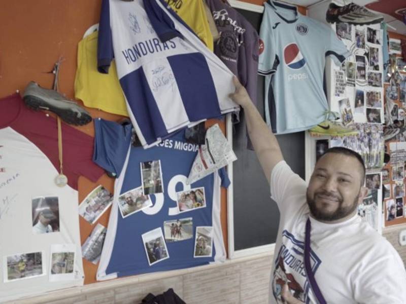 Girona es una ciudad costera que se localiza cerca de Francia. Allí, la comunidad hondureña es numerosa y como buenos latinos, el fútbol les permite convivir y compartir tradiciones de los pueblos. En esa localidad española radican unas 750,000 personas. Tiene bellos y pintorescos paisajes y mucha riqueza arquitectónica.