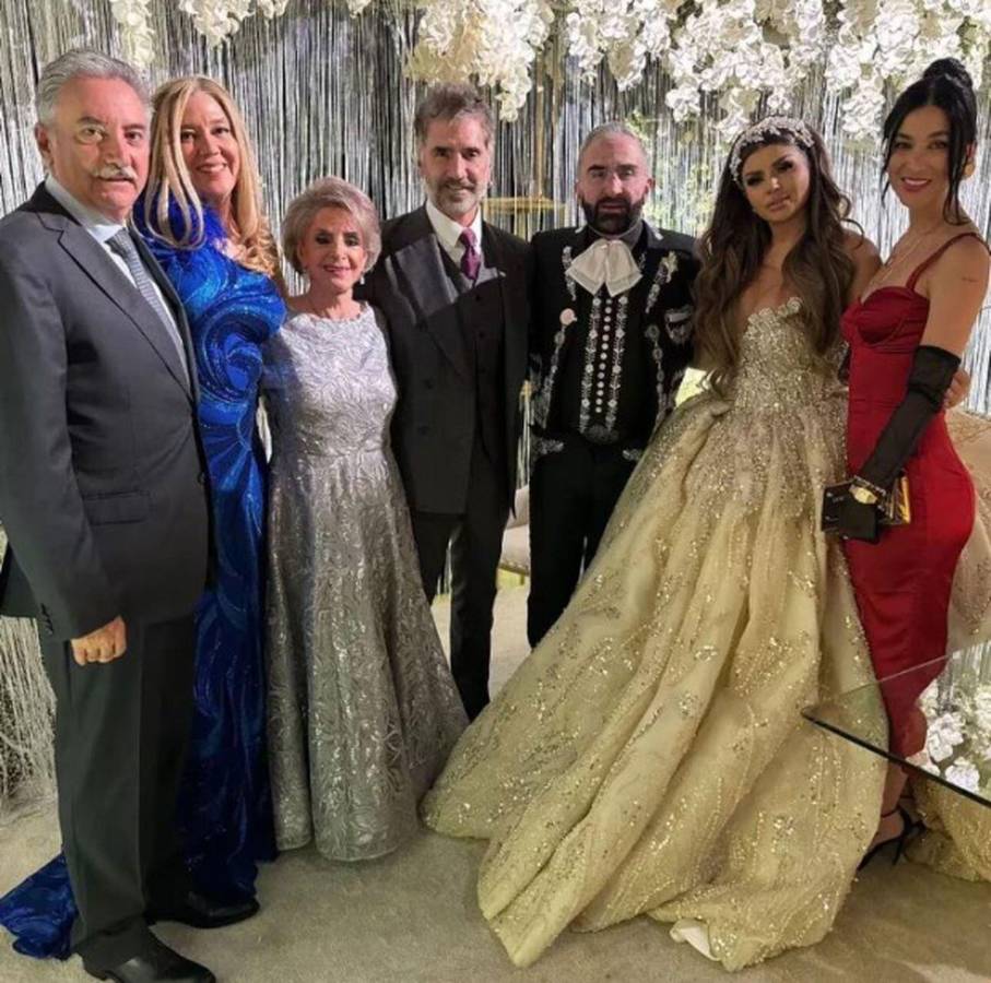 A la boda de Vicente asistieron desde doña Cuquita, su madre, hasta sus hermanos con sus respectivas familias.