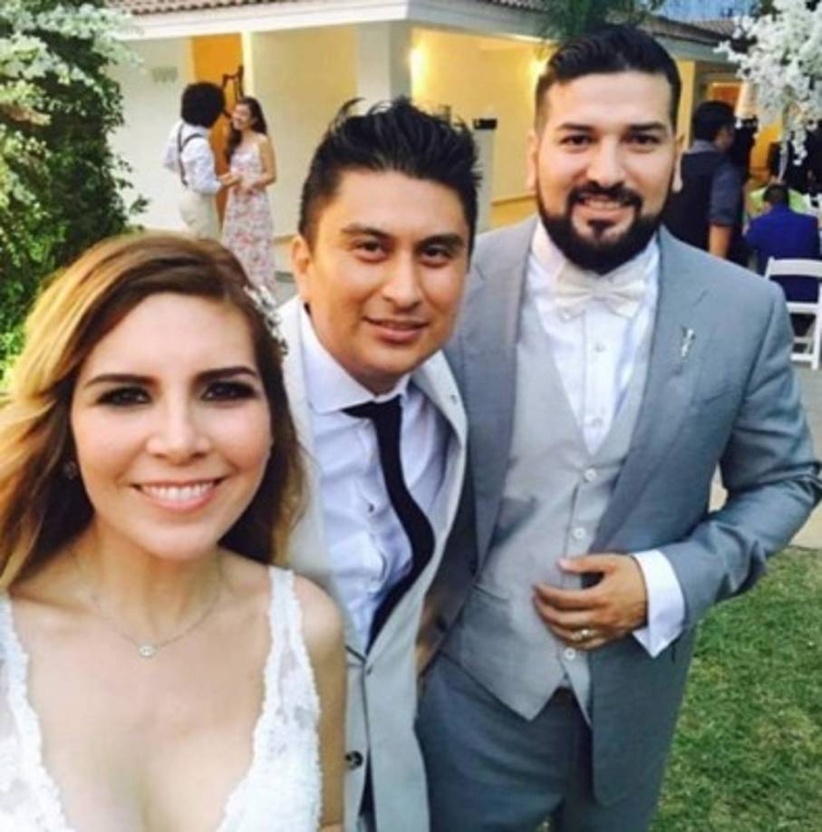 Una foto de su boda, 'después de todo Dios es amor y todo lo perdona'.