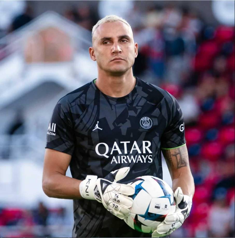 Parece que Keylor Navas tiene las horas contadas en el PSG con la llegada de Luis Enrique. El nuevo entrenador del París Saint Germain habría decidido rescindir el contrato del portero tico con el club francés en los próximos días. El principal motivo es que Lucho quiere tener otro arquero en su plantilla y así el costarricense puede salir libre sin depender de la institución parisina al momento de definir su futuro.