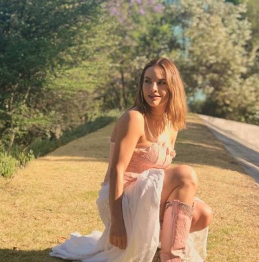 La hermosa actriz y conductora también ha hecho una carrera como empresaria, pero en este momento su trayectoria se ha visto manchada por dicho escándalo.