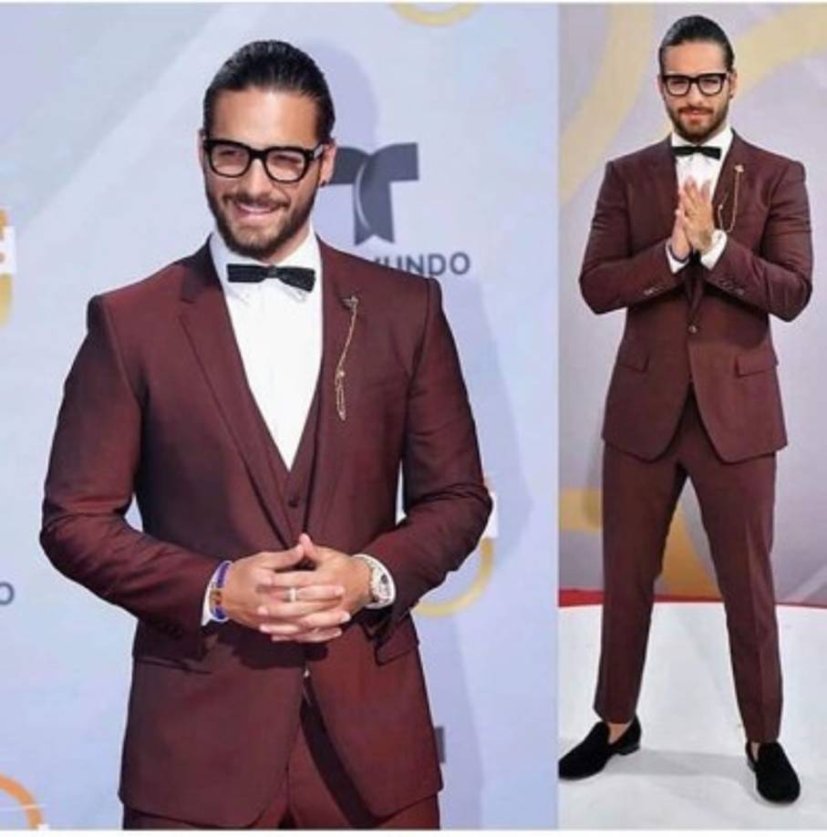 Maluma llegó usando las zapatillas de casa, quería descansar sus pies mientras le llegaba el turno de subir al escenario.<br/>